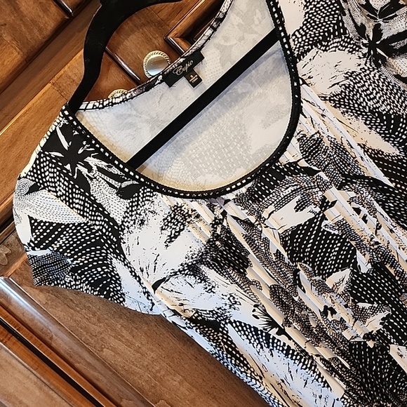 NWOT Cupio Abstract Top/Tunic Small - Picture 3 of 9